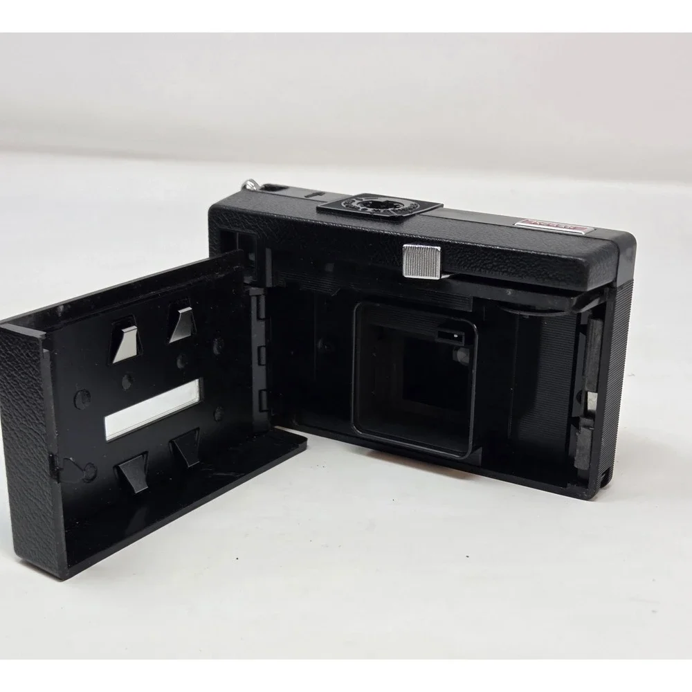 Vintage Kodak Instamatic X-35 126 Film Camera Kodar Lens w/ Case USA